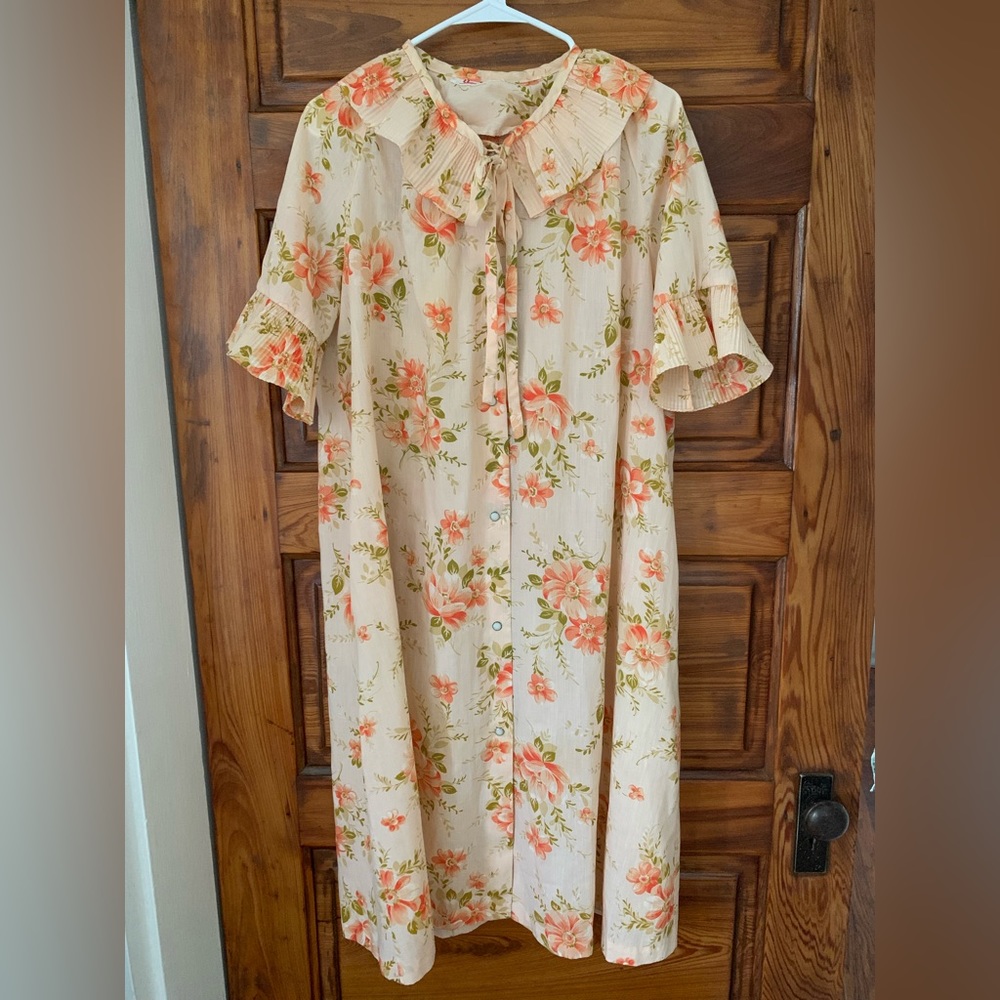 Vintage Smart time peachy house dress/robe